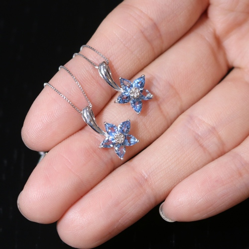 アクアマリン0.6ct ダイヤモンド フラワーモチーフ ホワイト
