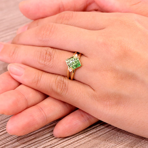 グリーンガーネット（ツァボライト）0.6ct ダイヤモンド ミステリー