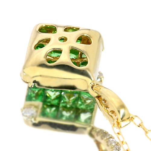 グリーンガーネット（ツァボライト）0.6ct ダイヤモンド ミステリー