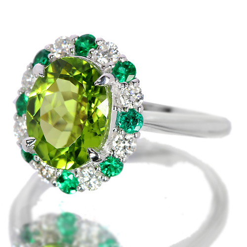 ペリドット2.5ct エメラルド0.2ct ダイヤ0.3ct ホワイトゴールド