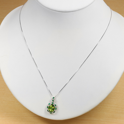 ペリドット2.5ct エメラルド0.3ct ダイヤモンド0.3ct ホワイト