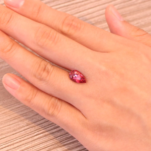 タンザニア産VIVIDネオンピンクスピネル2.1ct【品質保証書/鑑別