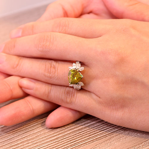 スフェーン3.7ct ダイヤモンド1ct プラチナ リング(指輪)【品質保証書