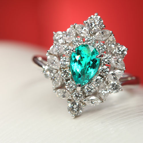 ブラジル・バターリャ産パライバトルマリン0.9ctダイヤモンド1.2ct