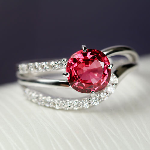 ネオンピンクスピネル1.3ct 非加熱・無処理 ダイヤモンド プラチナ  