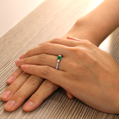 コロンビア産エメラルド0.56ct ダイヤモンド0.53ct プラチナ コロンビア産エメラルド0.56ct ダイヤモンド0.53ct プラチナ