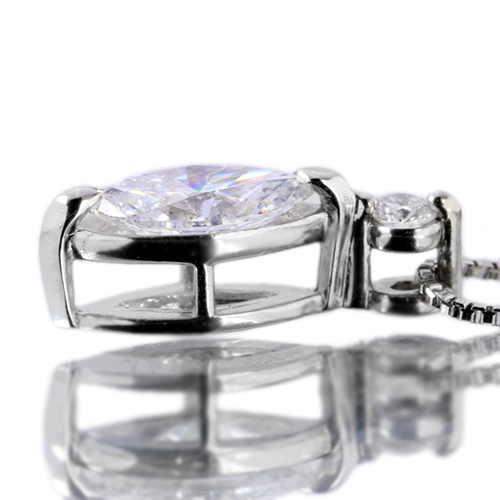 ダイヤモンド0.37ct Eカラー マーキスシェイプ プラチナ ネックレス 