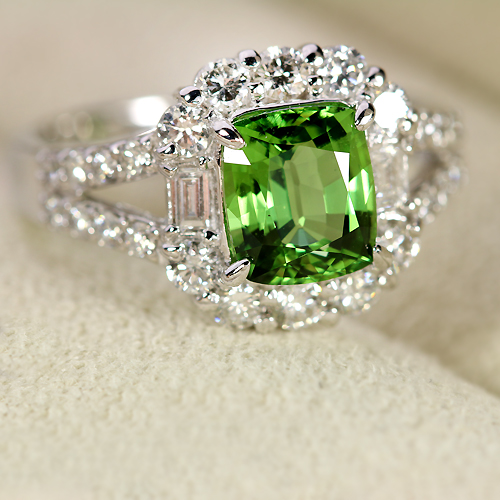 ライムグリーンガーネット2ct ダイヤモンド0.8ct プラチナ リング（指輪）【中央宝石ソーティング付】