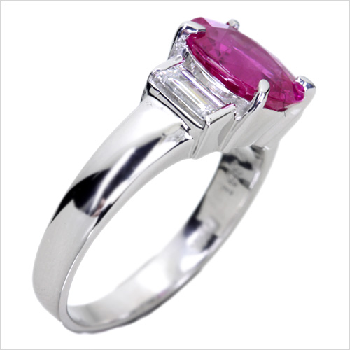 ホットピンクサファイア2.3ct ダイヤモンド0.3ct プラチナ