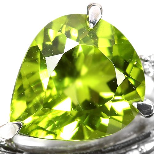 ペリドット2ct ダイヤモンド ペアシェイプ プラチナ ネックレス