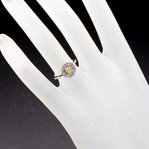 ピンク、イエロー、ホワイトへり各10m イエローダイヤモンド リング 1.011ct FANCY VIVID YELLOW SI2