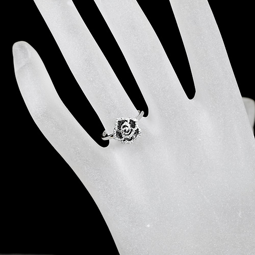 ブラック＆ホワイトダイヤモンド 0.25ct ホワイトゴールド ローズ 