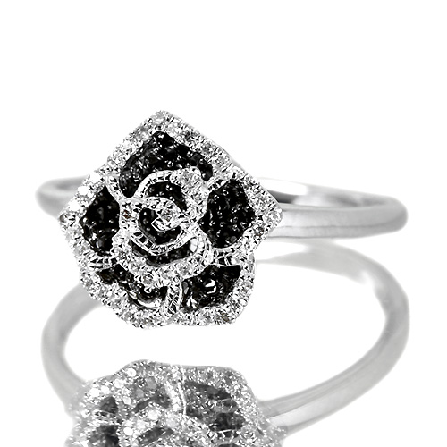ブラック＆ホワイトダイヤモンド 0.25ct ホワイトゴールド ローズ 