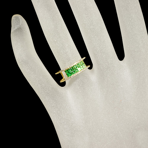 グリーンガーネット（ツァボライト）0.7ct ダイヤモンド