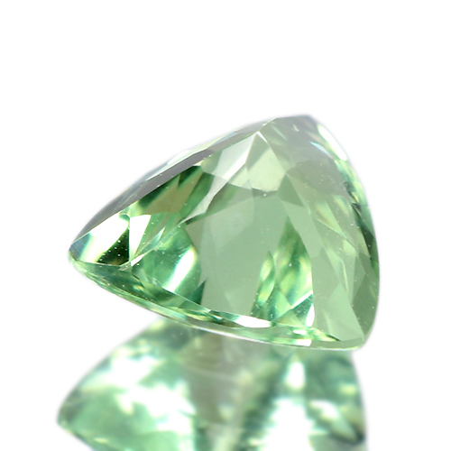 タンザニア産UVタイプミントクリソベリル 0.77ct【品質保証書付】 即納