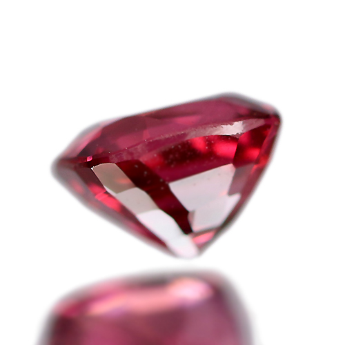 ビルマ産レッドスピネル 0.76ct【品質保証書/宝石鑑別書付