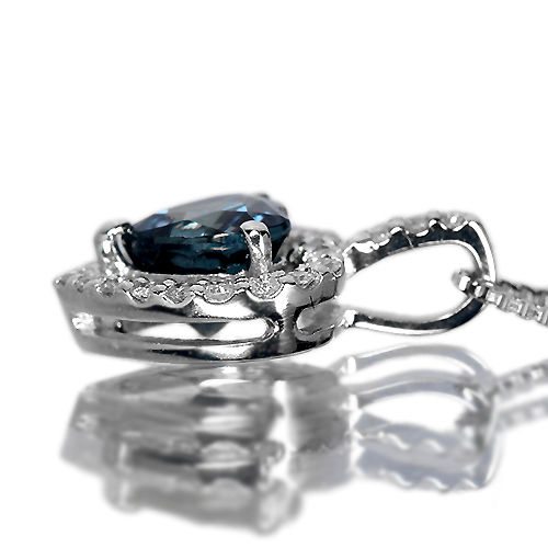 カラーチェンジガーネット 0.8ct ダイヤモンド プラチナ ネックレス