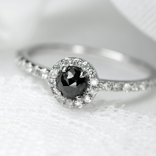 ダイヤ　指輪　保証書付 ブラックダイヤモンド＆ダイヤモンド 0.7ct ホワイトゴールド