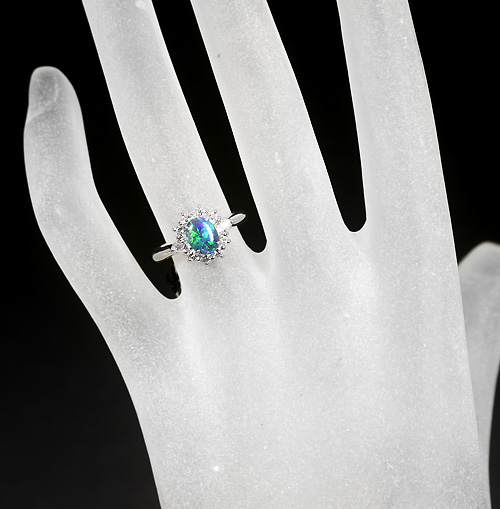 オーストラリア ライトニングリッジ産ブラックオパール 0.72ct