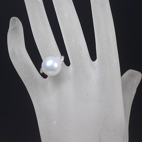 南洋白蝶真珠（パール）13.3mm ダイヤモンド 0.38ct プラチナ