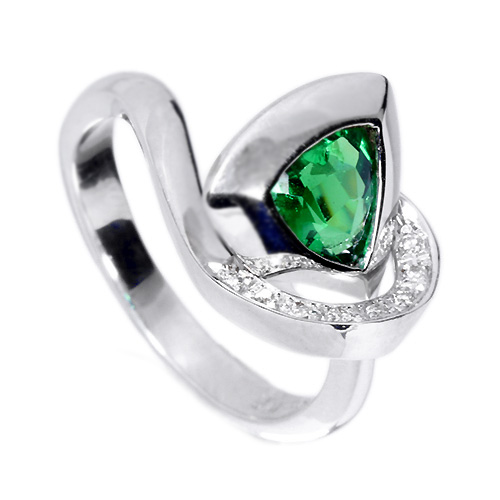 グリーンガーネット（ツァボライト）トリリアントカット 1.0ct