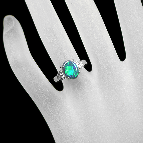 オーストラリア ライトニングリッジ産ブラックオパール 約2ct