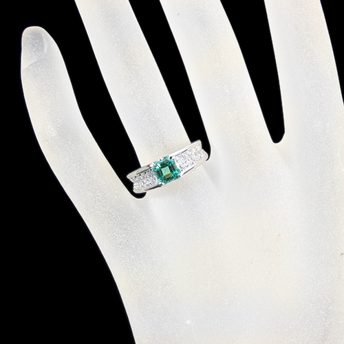 エメラルド 0.86ct ダイヤモンド プラチナ リング（指輪）【品質保証書 
