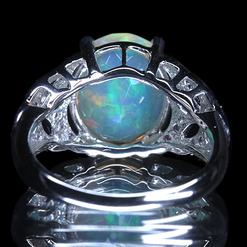 エチオピア産ウェロオパール（ファセットカット） 2.71ct ダイヤモンド 