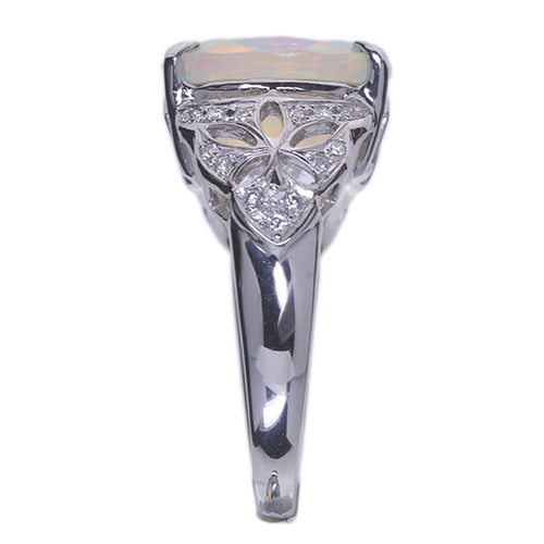 エチオピア産ウェロオパール（ファセットカット） 2.71ct ダイヤモンド 