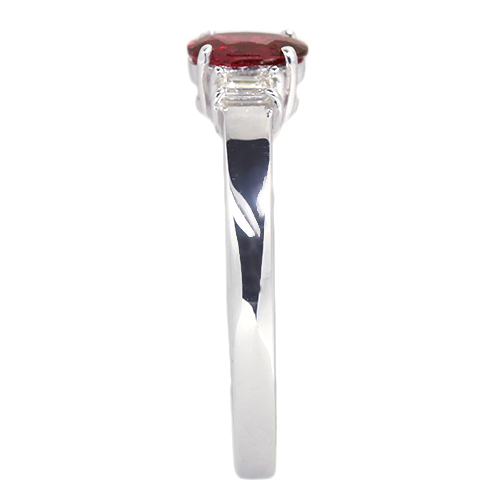 人工ルビー　高炭素ダイヤ　sonaダイヤ　ピジョンブラッド　10.5号 ピジョンブラッドルビー 0.7ct ダイヤモンド 1.1ct プラチナ