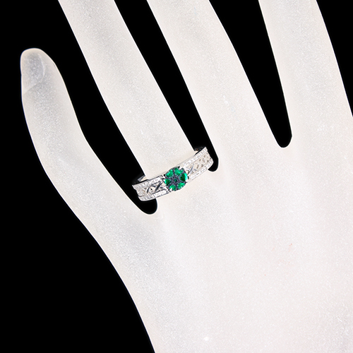 第270回抽選販売＞トラピッチェエメラルド 0.56ct ダイヤモンド