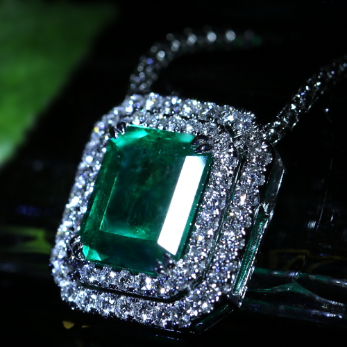 コロンビア産ムゾー鉱山エメラルド 3.35ct ヴィヴィッドグリーン vivid