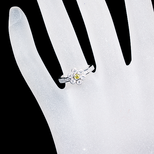 イエローダイヤモンド 0.1ct/FIY（ファンシーインテンスイエロー