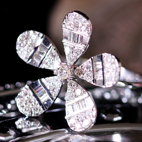 ダイヤモンド 0.7ct ホワイトゴールド リング(指輪)【品質保証書/宝石