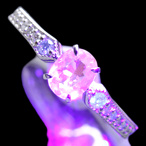 第289回抽選販売＞カラーチェンジスキャポライト（ピンク蛍光） 0.48ct