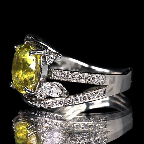 スフェーン 4.4ct ダイヤモンド 0.6ct プラチナ リング(指輪)【品質 