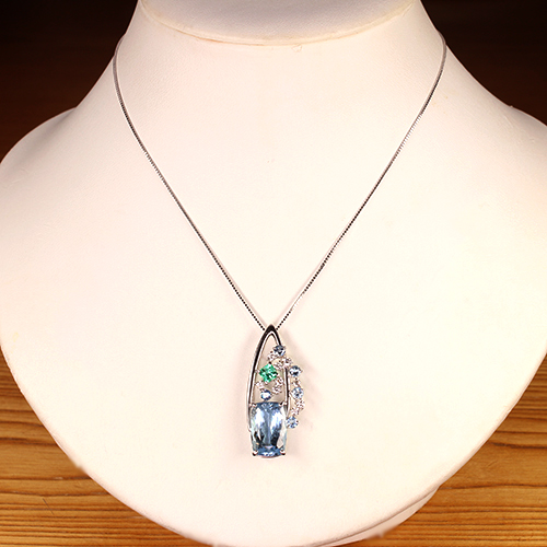 サンタマリアアクアマリン 6.3ct エメラルド 0.3ct ダイヤモンド