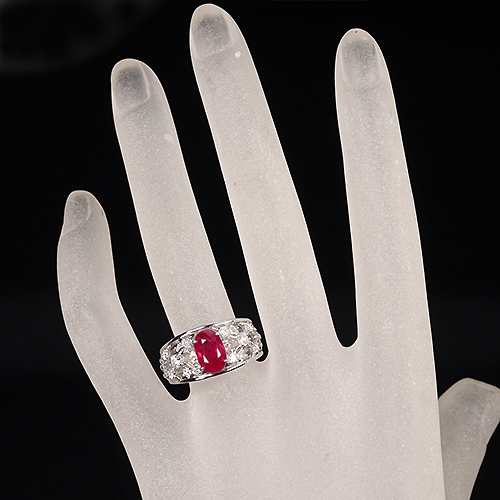 ミャンマー産(ビルマ産)ピジョンブラッドルビー 2.0ct