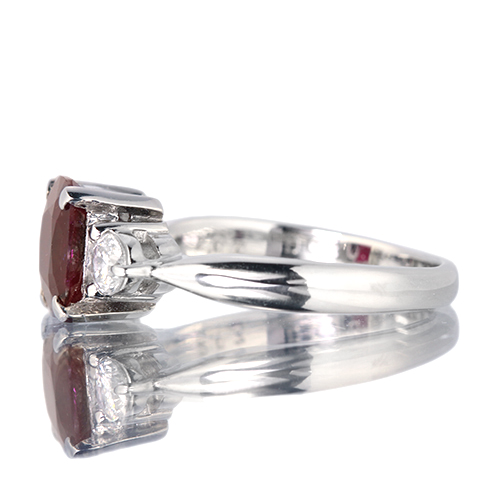 ミャンマー産(ビルマ産)非加熱ピジョンブラッドルビー 2.07ct