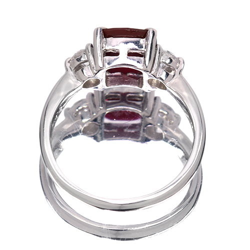 ミャンマー産(ビルマ産)非加熱ピジョンブラッドルビー 2.07ct