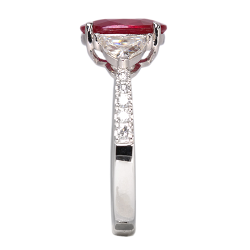ミャンマー産(ビルマ産)ピジョンブラッドルビー 2.0ct ダイヤモンド