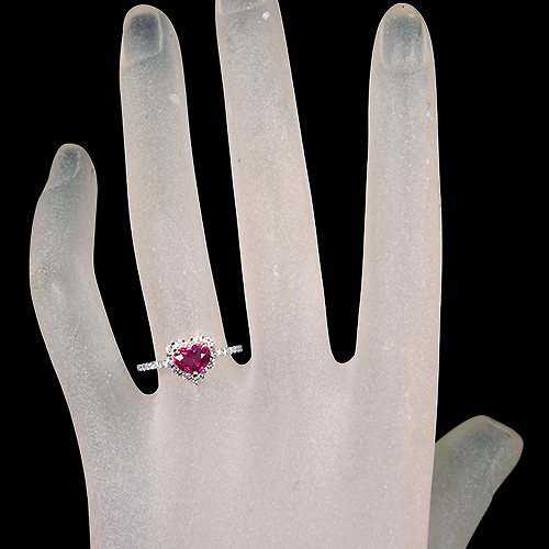 ハートシェイプ非加熱ルビー 1.1ct ダイヤモンド 0.4ct プラチナ