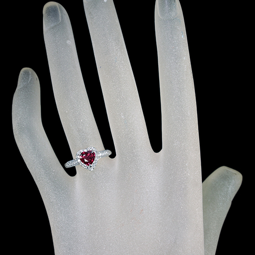 ハートシェイプ非加熱ピジョンブラッドルビー 1ct ダイヤモンド 0.3ct