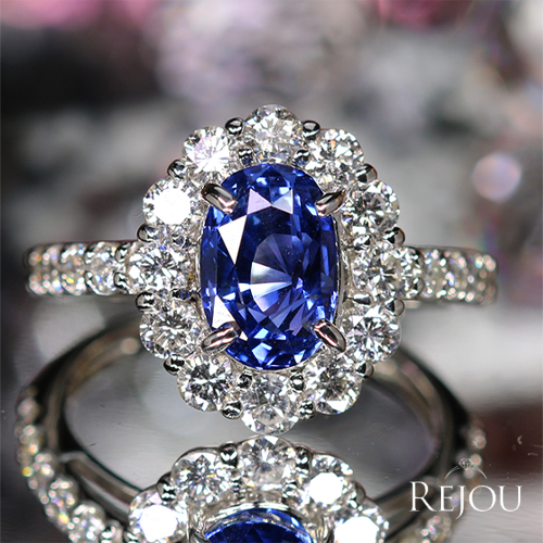 カボションカット青石フラワーダイヤモンド装飾のプラチナリング カボションカット青石フラワーダイヤモンド装飾のプラチナリング