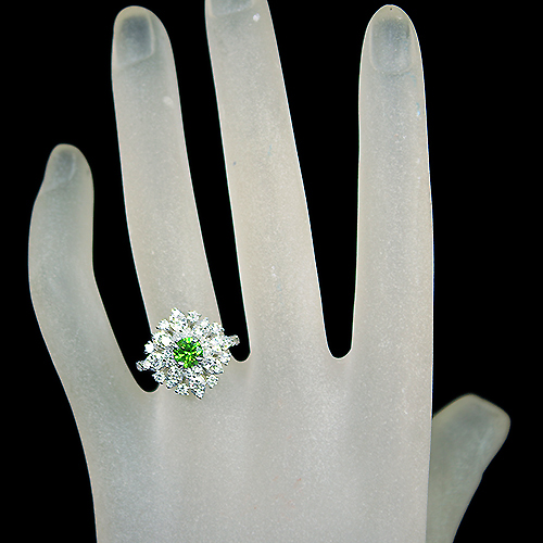 デマントイドガーネット（※1点物） ロシア産デマントイドガーネット 約0.7ct ダイヤモンド 約1.1ct