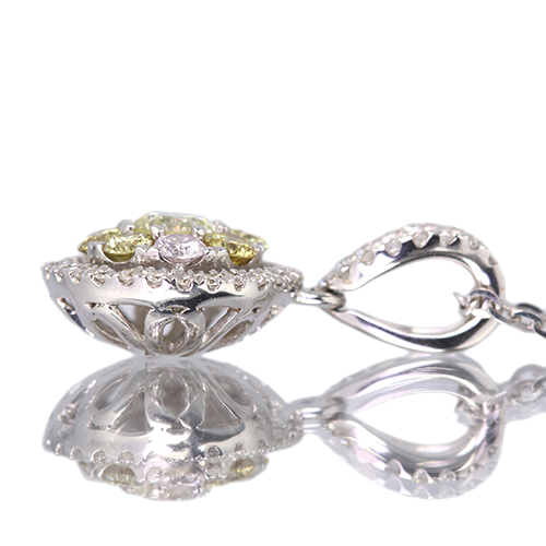 カラーダイヤモンド 0.6ct ホワイトゴールド ネックレス【品質保証書