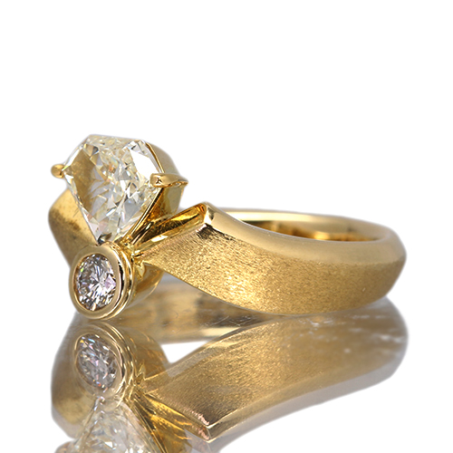 ダイヤモンド 0.8ct ダイヤモンド 0.15ct イエローゴールド リング